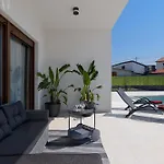 בית נופש House Bronzin By Istra Vacation
