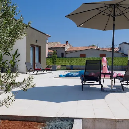 בית נופש House Bronzin By Istra Vacation *