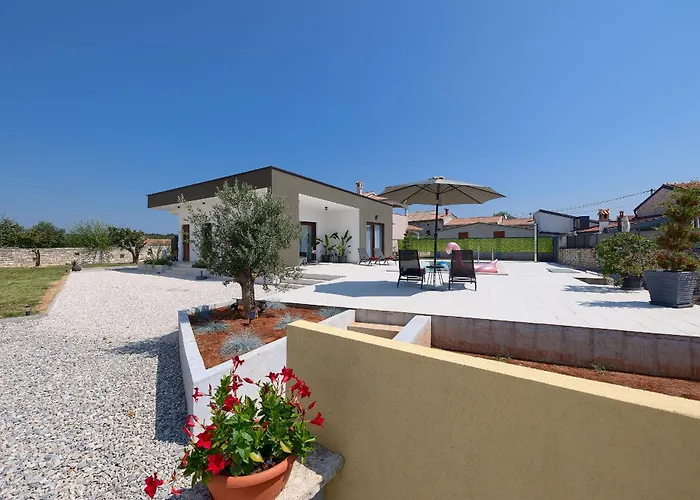 House Bronzin Semesterbostad *