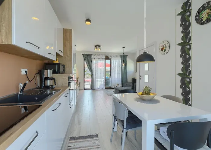 Semesterbostad House Bronzin