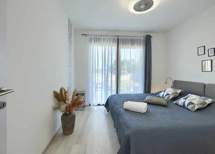 House Bronzin By Istra Vacation *